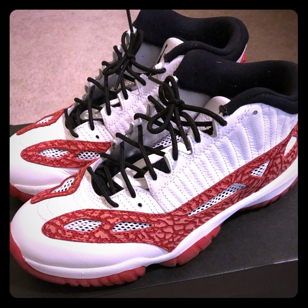 Jordan 11 retro low IE size 8